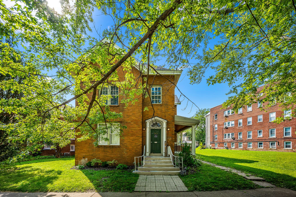 103 NE Roanoke Ave Apt 2
